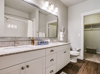 Modern vanity lighting in bathroom